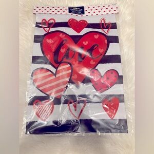 🇺🇸 ( bundle of 3 for $10)Valentine garden flag